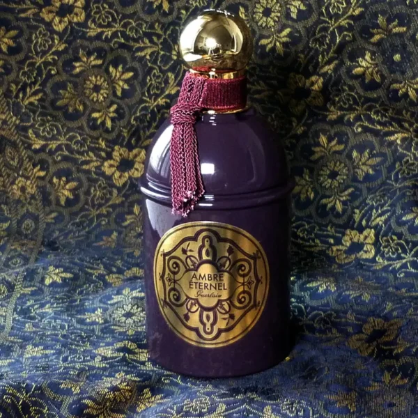 طراحی شیک شیشه عطر گرلن Amber Eternal برای بانوان