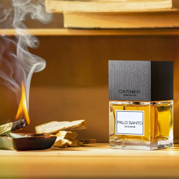 عطر کارنر بارسلونا پالو سانتو در فضای لوکس