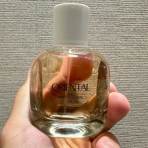 طراحی شیک و مدرن شیشه ادکلن زنانه زارا اورینتال با جذابیت خاص.