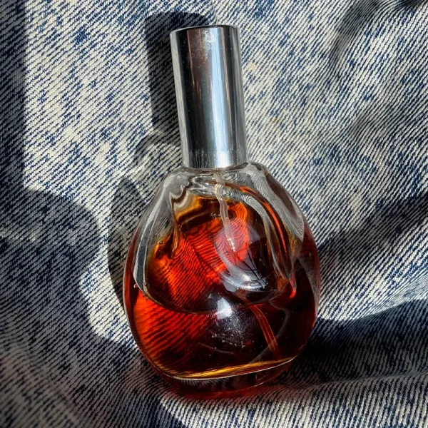 نمای کناری عطر زنانه کلوهه 1975