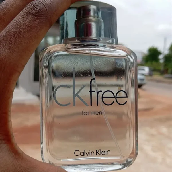 نمای کناری عطر ck free